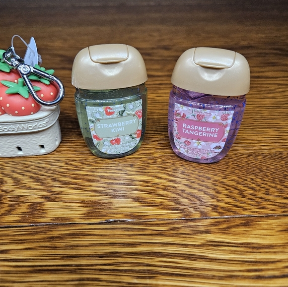 Bath & Body Works Strawberry Basket Holder And Gels NWT - Picture 4 of 6
